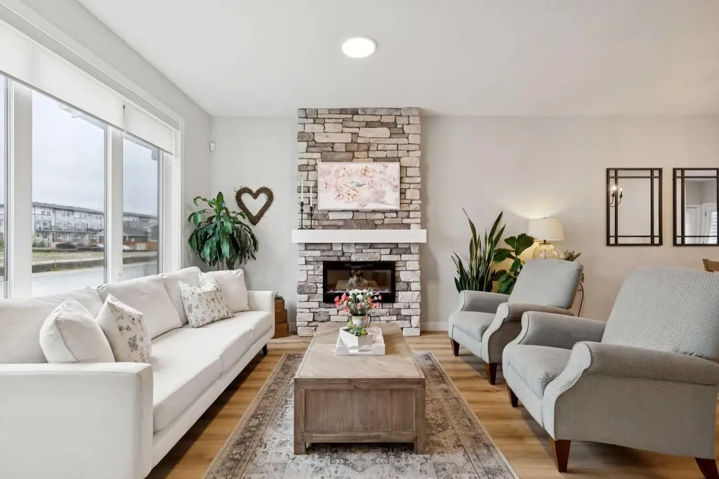 15 Larkspur Bend Okotoks AB T1S 3K7