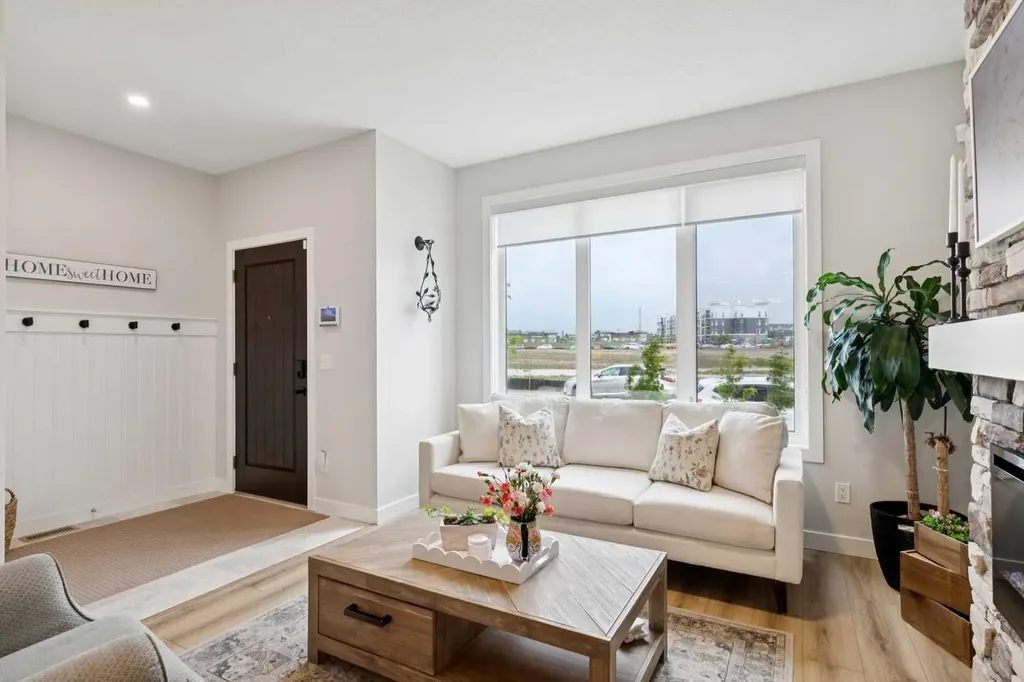 15 Larkspur Bend Okotoks AB T1S 3K7