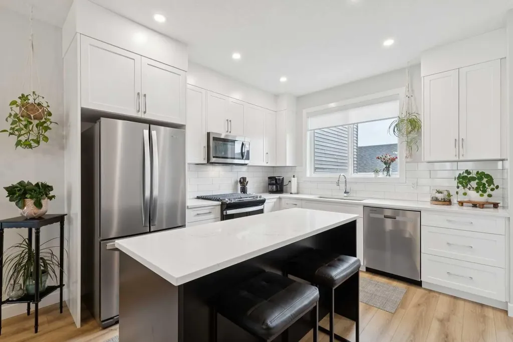 15 Larkspur Bend Okotoks AB T1S 3K7