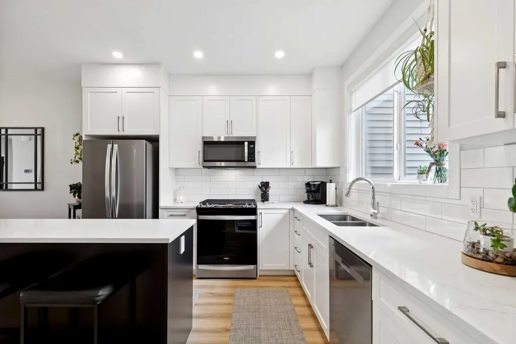 15 Larkspur Bend Okotoks AB T1S 3K7