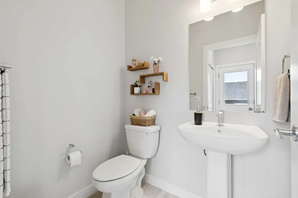15 Larkspur Bend Okotoks AB T1S 3K7