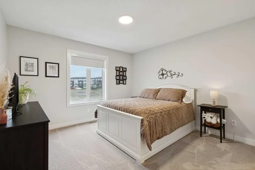 15 Larkspur Bend Okotoks AB T1S 3K7