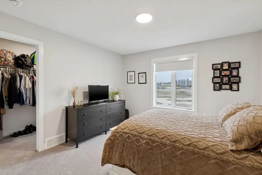 15 Larkspur Bend Okotoks AB T1S 3K7