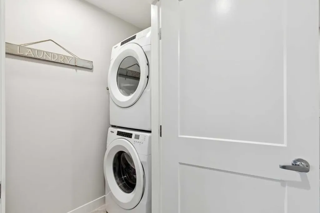 15 Larkspur Bend Okotoks AB T1S 3K7