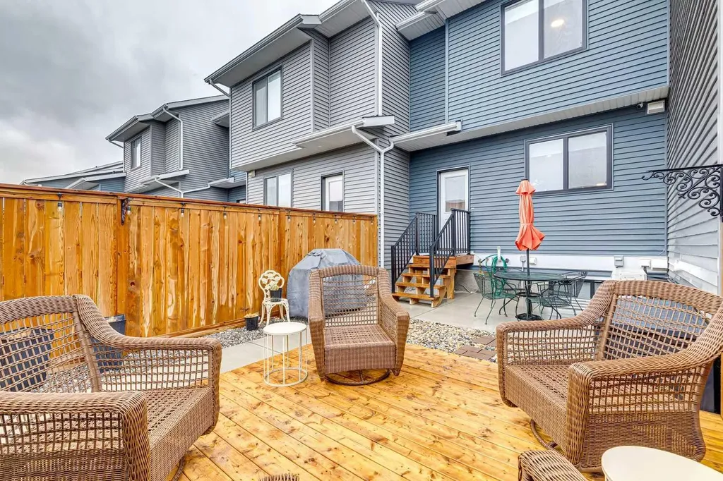 15 Larkspur Bend Okotoks AB T1S 3K7