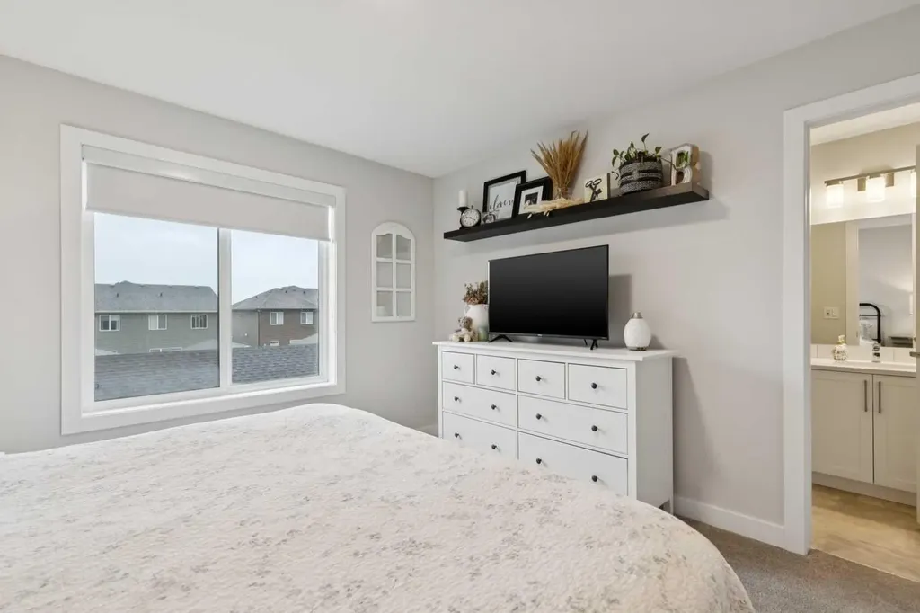 15 Larkspur Bend Okotoks AB T1S 3K7
