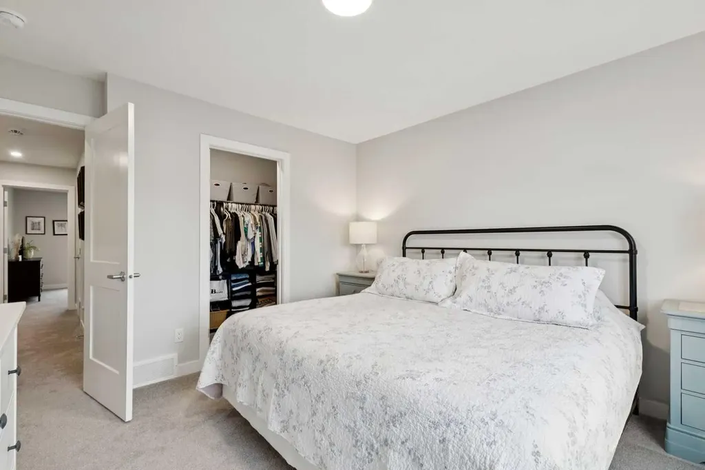 15 Larkspur Bend Okotoks AB T1S 3K7