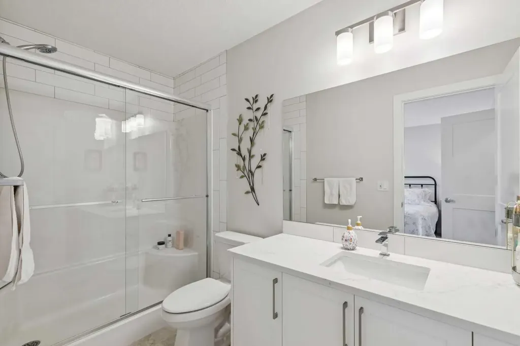 15 Larkspur Bend Okotoks AB T1S 3K7