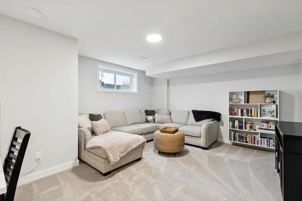 15 Larkspur Bend Okotoks AB T1S 3K7