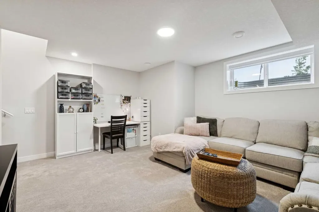 15 Larkspur Bend Okotoks AB T1S 3K7