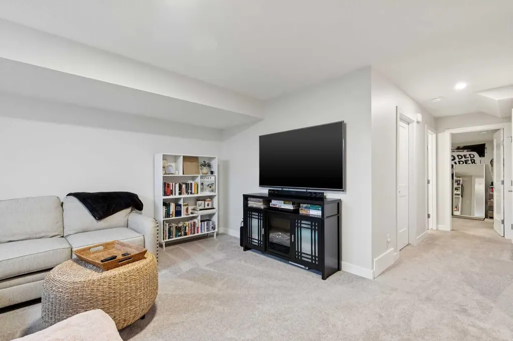 15 Larkspur Bend Okotoks AB T1S 3K7