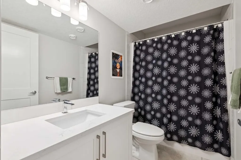 15 Larkspur Bend Okotoks AB T1S 3K7