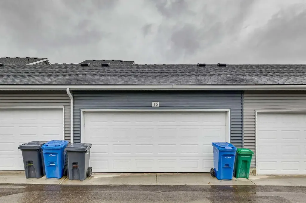 15 Larkspur Bend Okotoks AB T1S 3K7