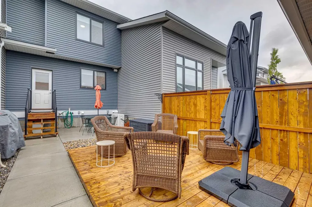 15 Larkspur Bend Okotoks AB T1S 3K7
