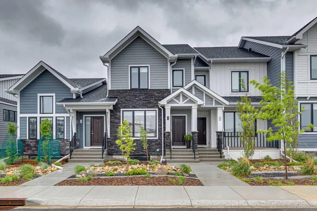 15 Larkspur Bend Okotoks AB T1S 3K7