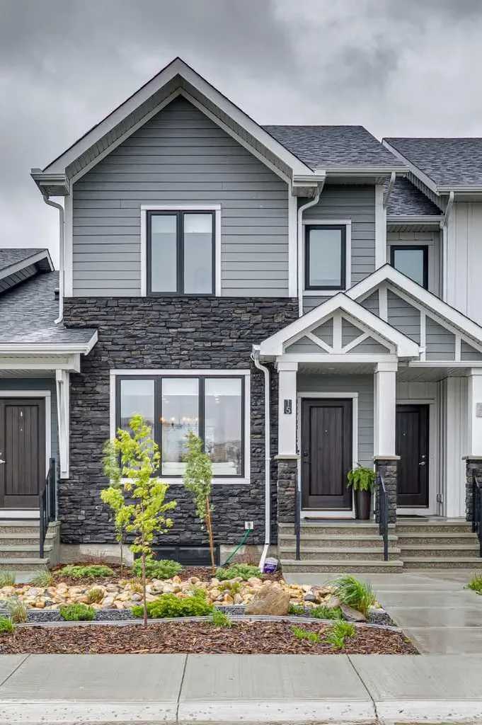 15 Larkspur Bend Okotoks AB T1S 3K7
