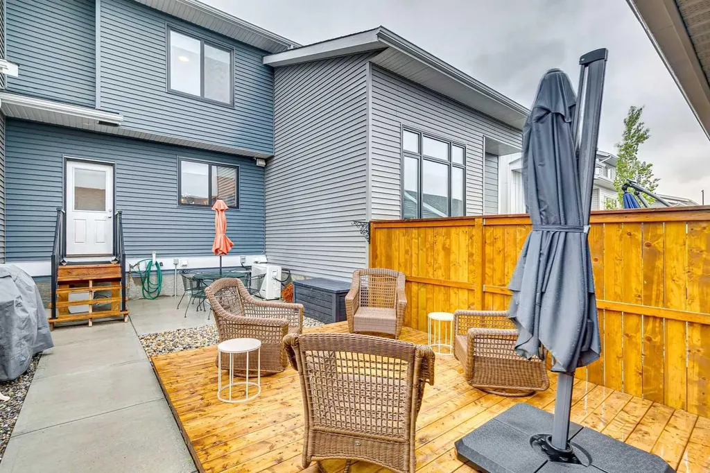 15 Larkspur Bend Okotoks AB T1S 3K7