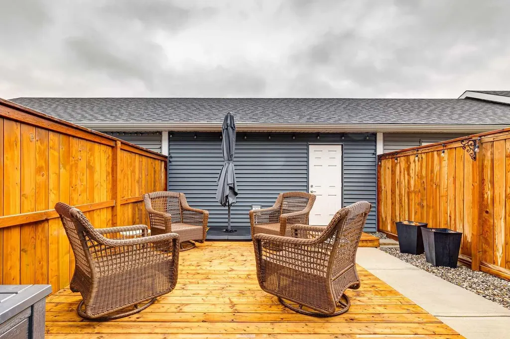 15 Larkspur Bend Okotoks AB T1S 3K7