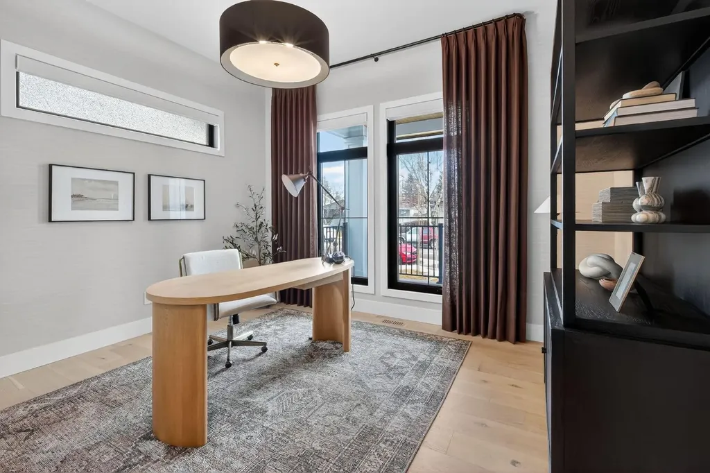 6515 Longmoor Way SW Calgary AB T3E5Z8