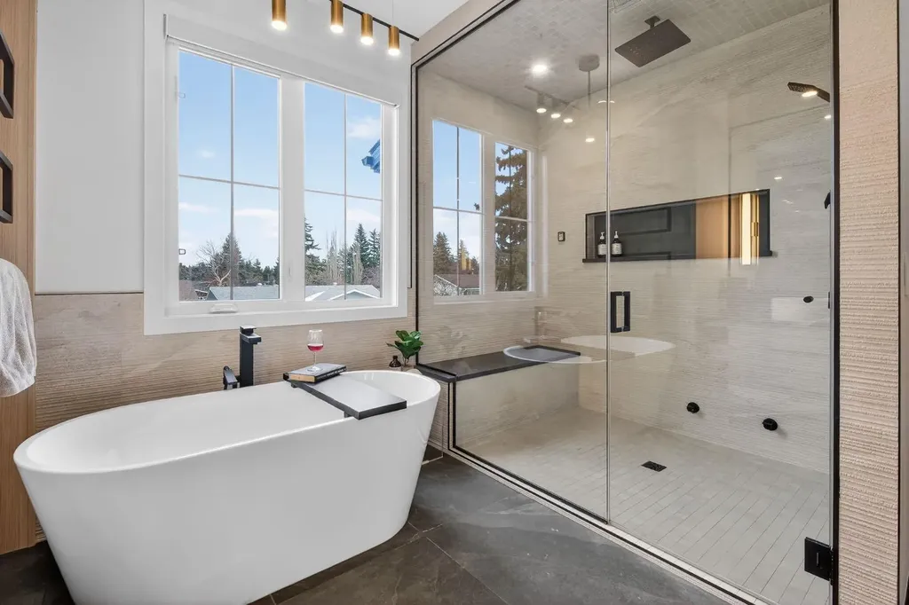 6515 Longmoor Way SW Calgary AB T3E5Z8