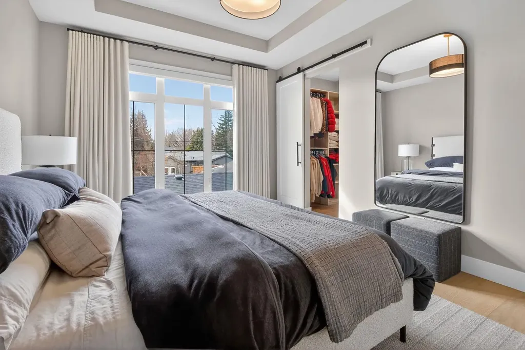 6515 Longmoor Way SW Calgary AB T3E5Z8