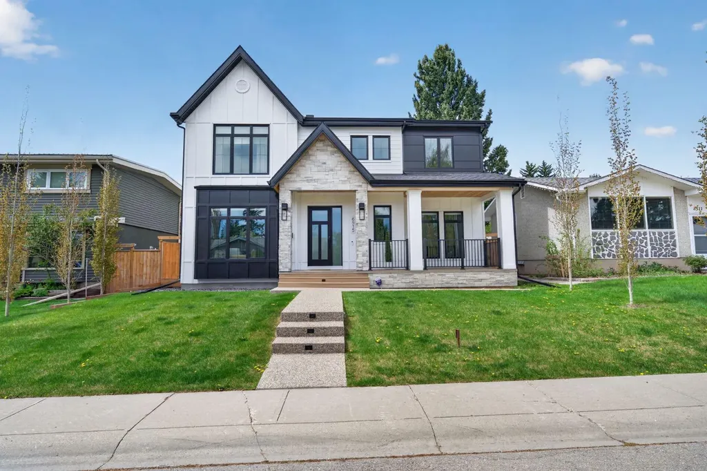 6515 Longmoor Way SW Calgary AB T3E5Z8
