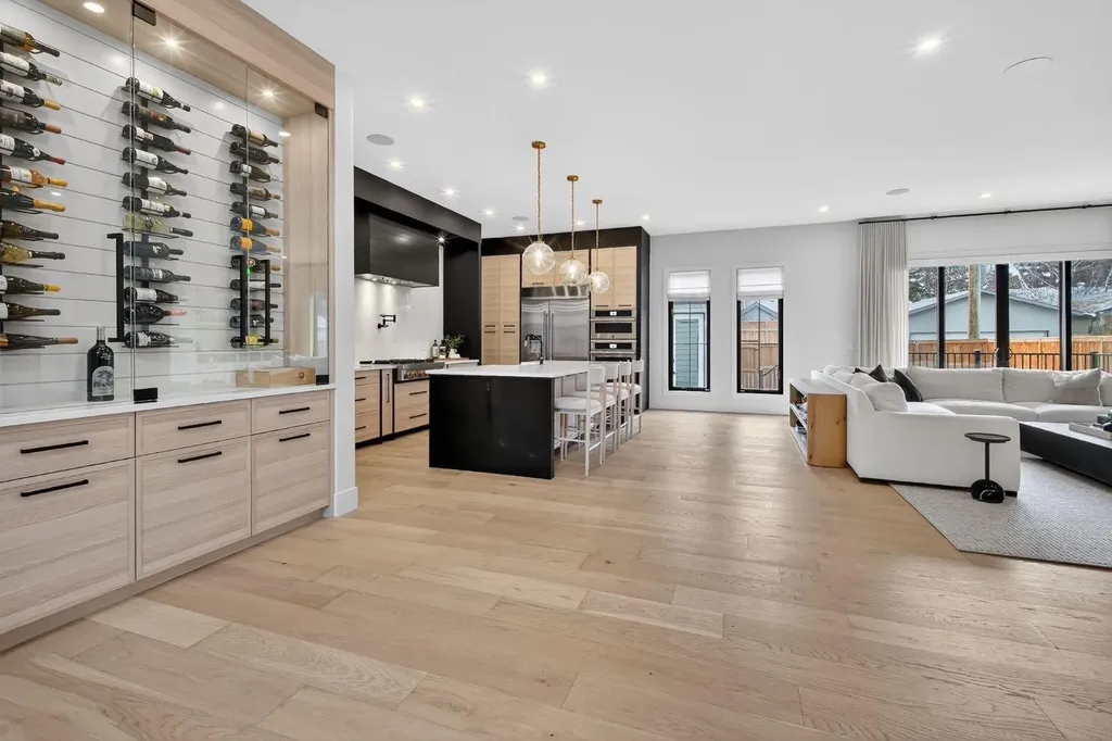 6515 Longmoor Way SW Calgary AB T3E5Z8