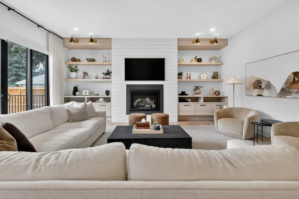 6515 Longmoor Way SW Calgary AB T3E5Z8
