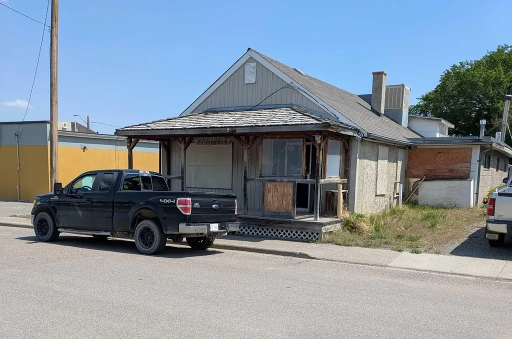991 St. John Avenue Pincher Creek AB T0K 1W0