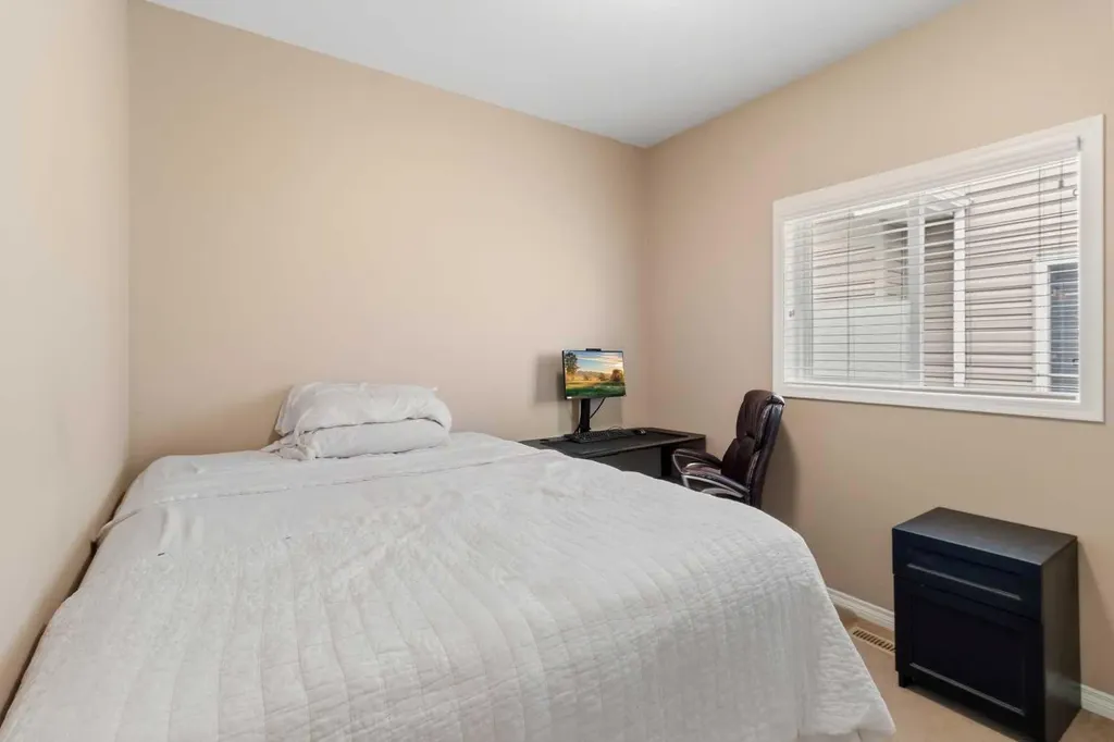 22 Rogers Road Sylvan Lake AB T4S 0J8
