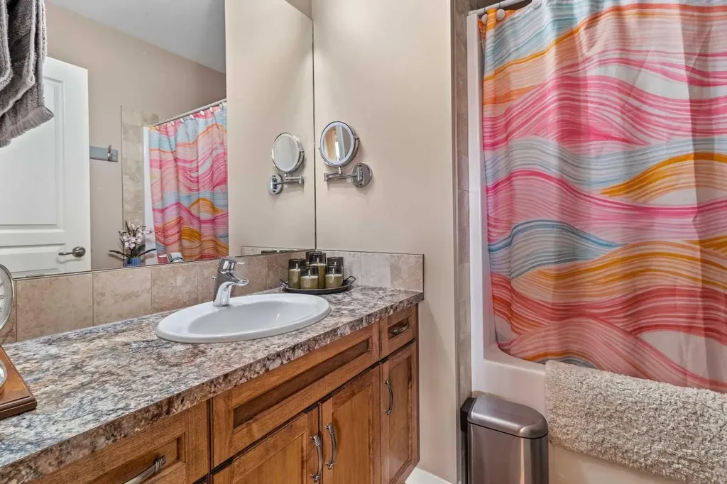 22 Rogers Road Sylvan Lake AB T4S 0J8