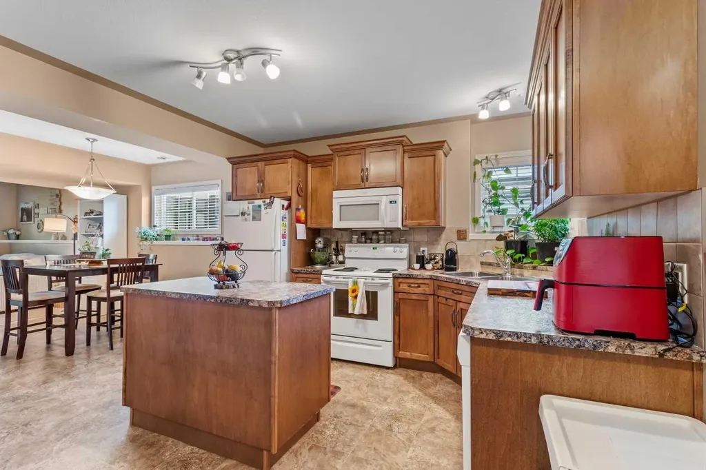 22 Rogers Road Sylvan Lake AB T4S 0J8