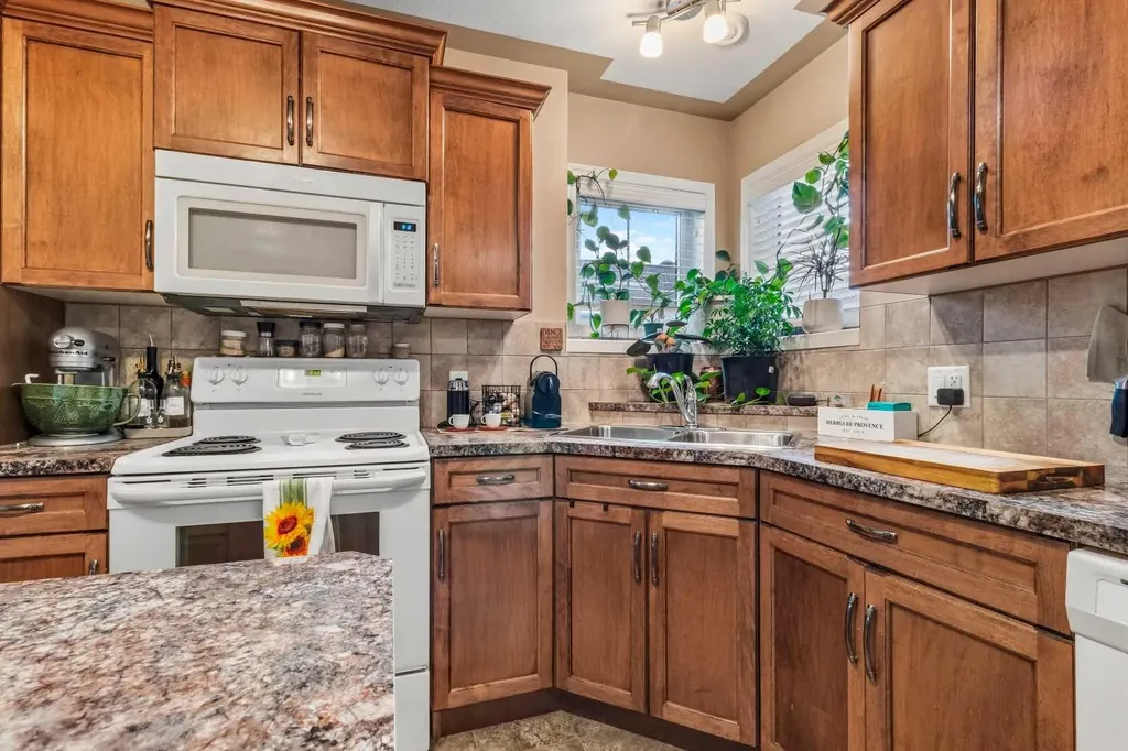 22 Rogers Road Sylvan Lake AB T4S 0J8
