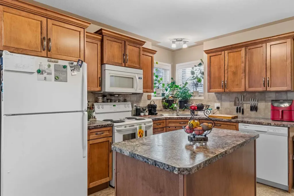 22 Rogers Road Sylvan Lake AB T4S 0J8