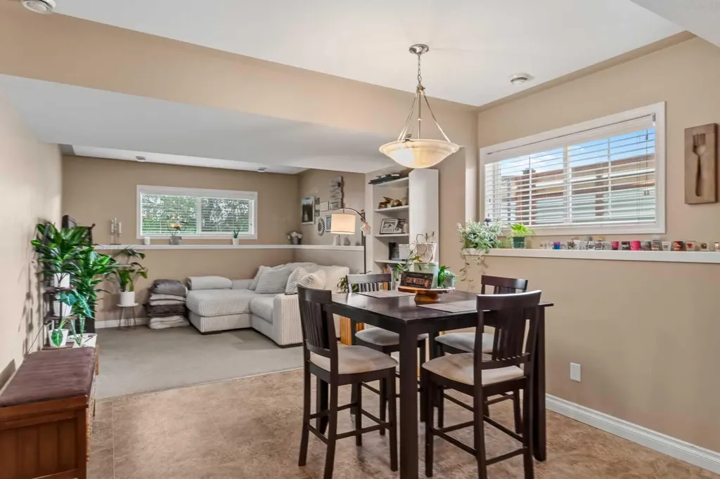 22 Rogers Road Sylvan Lake AB T4S 0J8