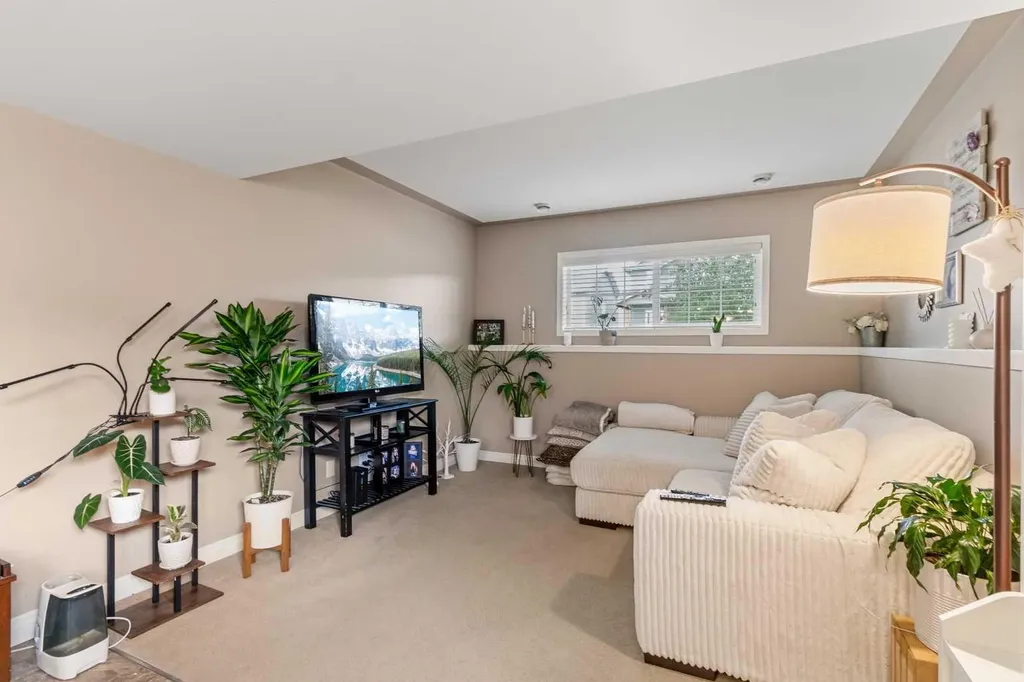 22 Rogers Road Sylvan Lake AB T4S 0J8