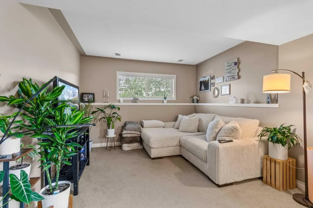 22 Rogers Road Sylvan Lake AB T4S 0J8