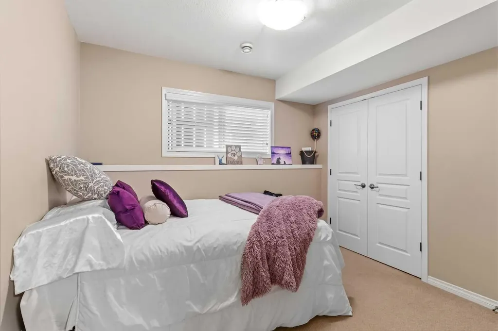 22 Rogers Road Sylvan Lake AB T4S 0J8