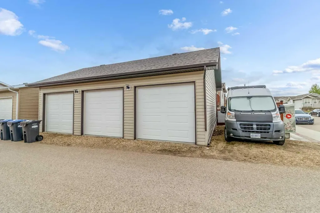 22 Rogers Road Sylvan Lake AB T4S 0J8