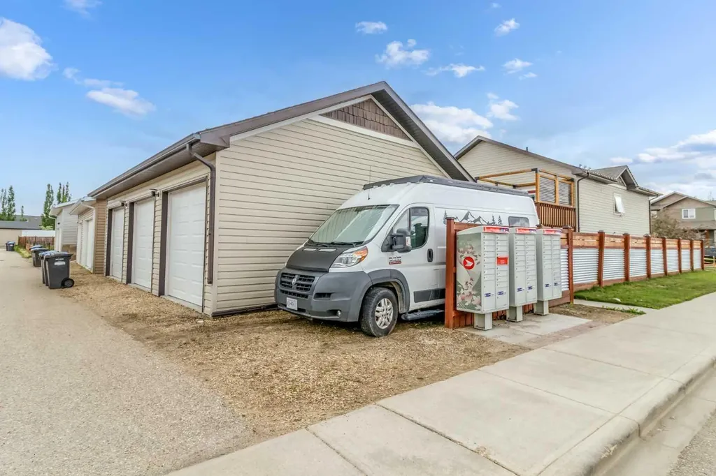 22 Rogers Road Sylvan Lake AB T4S 0J8