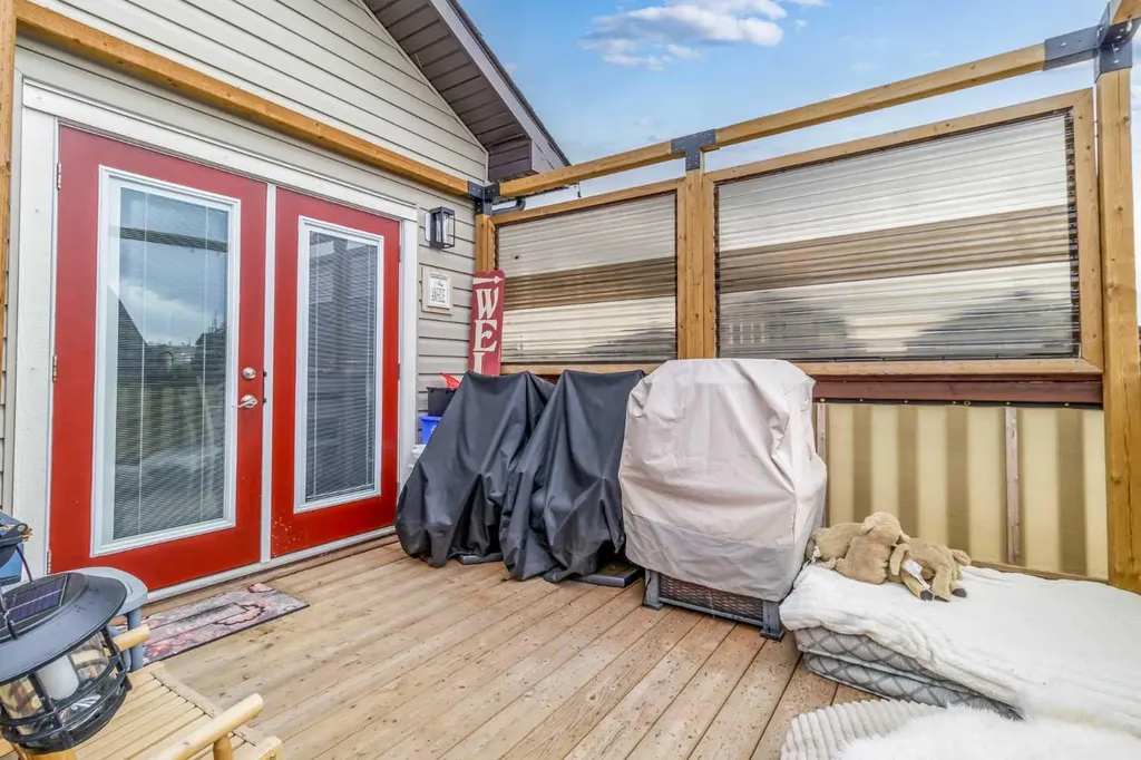 22 Rogers Road Sylvan Lake AB T4S 0J8