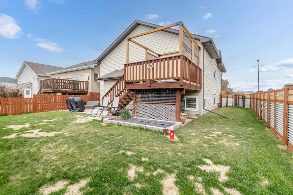 22 Rogers Road Sylvan Lake AB T4S 0J8