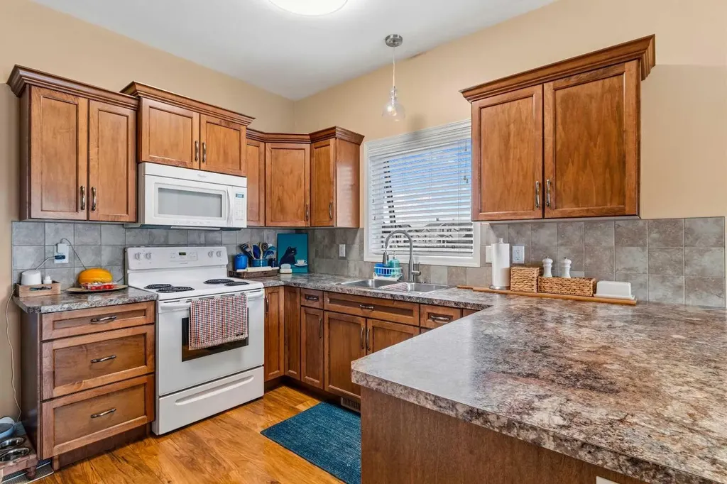 22 Rogers Road Sylvan Lake AB T4S 0J8