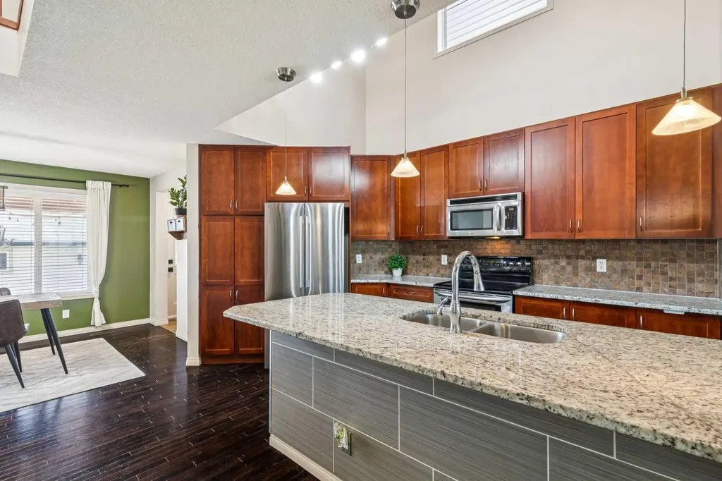 1807 New Brighton Drive SE Calgary AB T2Z 0J7