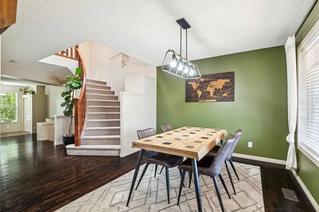 1807 New Brighton Drive SE Calgary AB T2Z 0J7