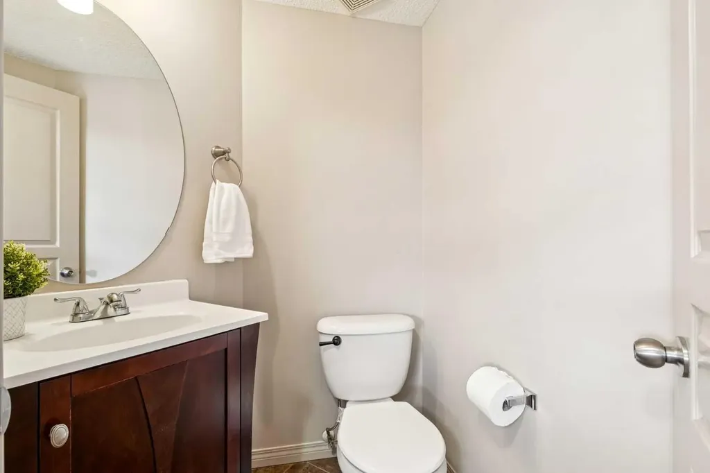 1807 New Brighton Drive SE Calgary AB T2Z 0J7