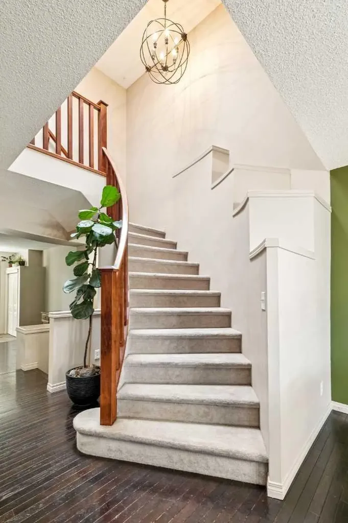 1807 New Brighton Drive SE Calgary AB T2Z 0J7