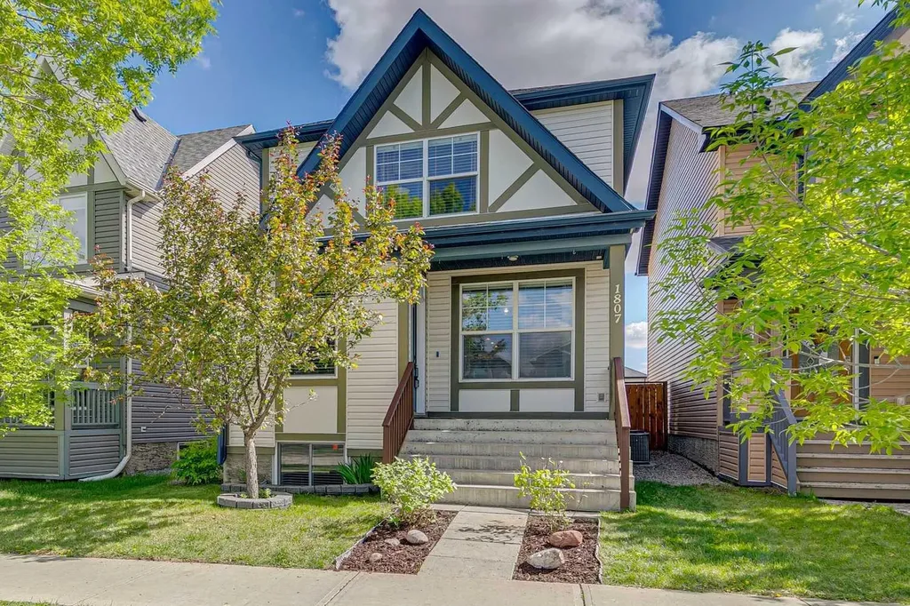 1807 New Brighton Drive SE Calgary AB T2Z 0J7