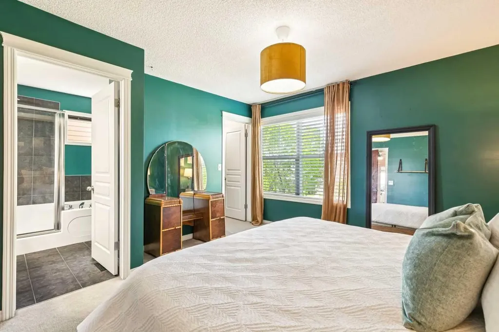 1807 New Brighton Drive SE Calgary AB T2Z 0J7