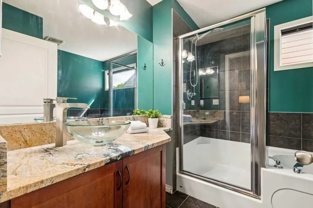 1807 New Brighton Drive SE Calgary AB T2Z 0J7
